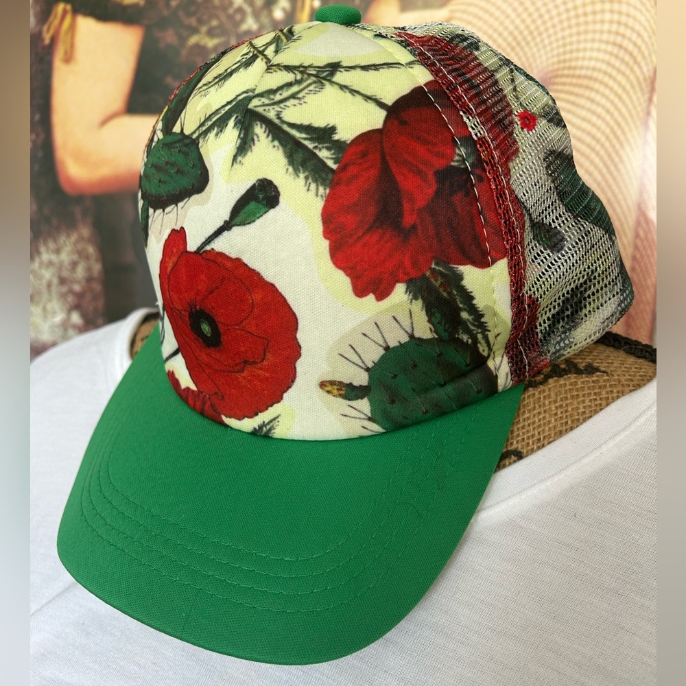 Adorable Women’s LuLaRoe floral print SnapBack trucker style hat.